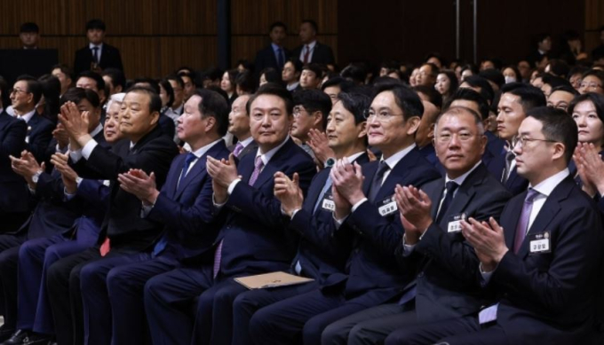 尹대통령 “기업 하기 좋은 나라 만들 것”