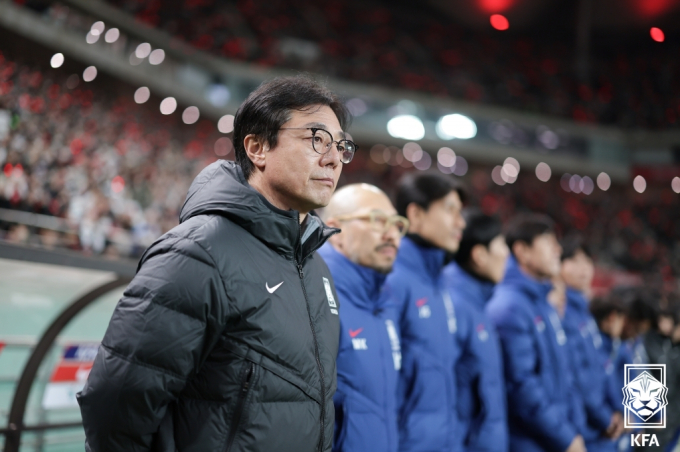 ‘6만 관중’ 앞 졸전…한국, 태국에 1-1 무승부