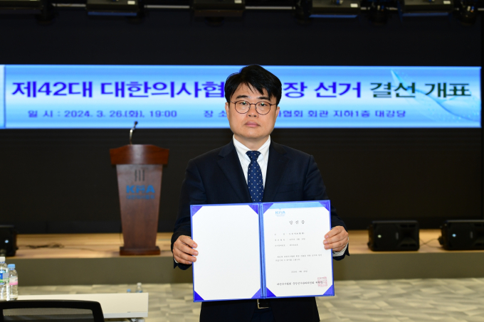 의협회장에 ‘강경파’ 임현택…“尹 사과해야 대화”