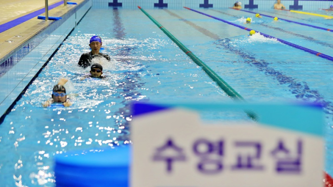 전주시설공단, 부모와 함께하는 생존수영교실 운영