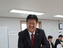 장성동에서 사전투표 하는 이상호 태백시장