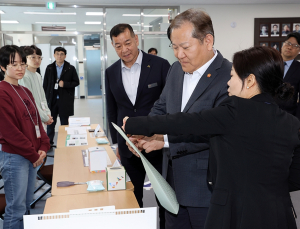 행안부장관, 선거상황 점검...“안전한 투표환경 조성해 달라”