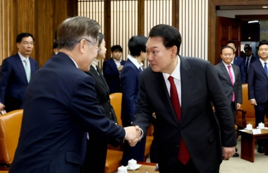 연일 압박 ‘영수회담’ 성사 여부는…‘대통령실 체제 정비 이후 봐야’