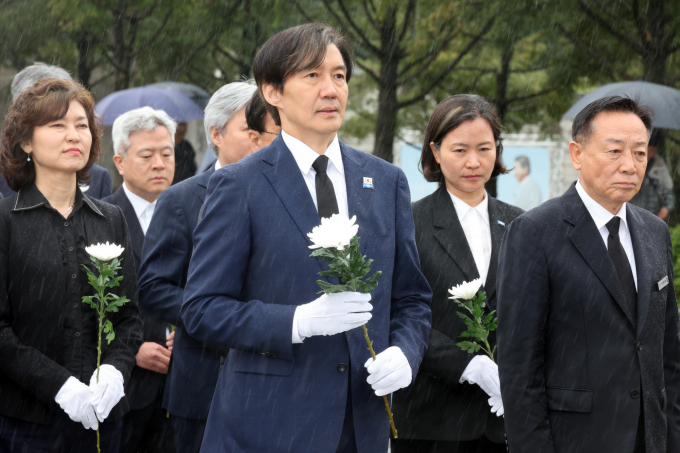 文 “범야권에 큰 기여, 자부심 가져라”…조국 “지금부터가 중요”