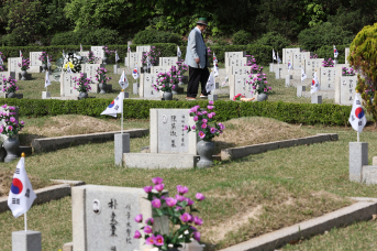 제64주년 4·19혁명 기념식,  4·19민주묘지서 거행