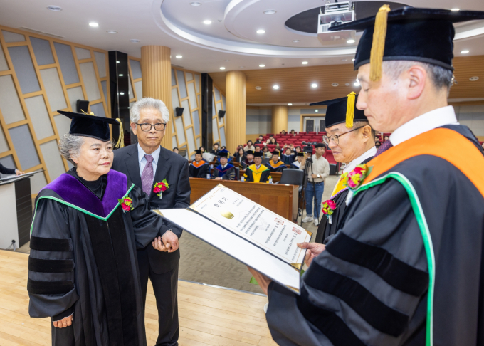 경상국립대, 김순금 장학재단 이사장 명예법학박사 학위 수여