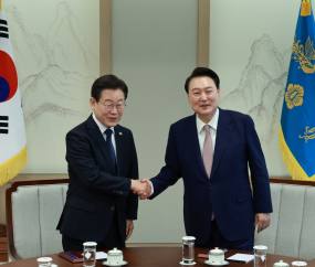 尹대통령-이재명 대표, 용산서 첫 회담