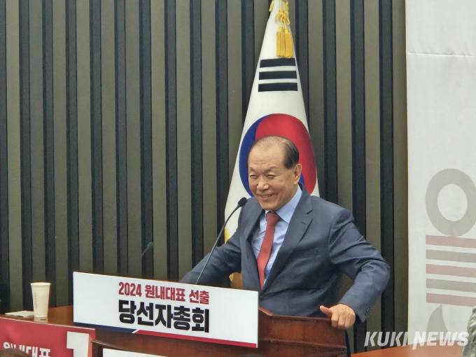 <b>황우여</b>, <b>비대위</b> 첫 <b>회의</b>서 “국민·당원 기대 부응한 당 대표 뽑아야”