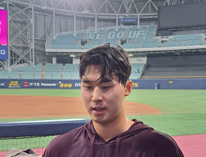 ‘9억팔’ 장재영, 타자 전환…유격수 도전