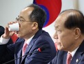 존재감 없는 집권여당, 정치는 언제?…‘당권 누가’ 눈만 ‘총총’