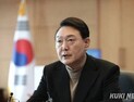尹 지지율 2주 연속 26%…국힘 32%‧민주 28% [갤럽]