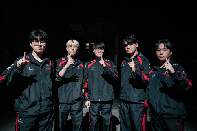 ‘3세트 대역전극’ T1, 팀 리퀴드 꺾고 결승 진출 [EWC]