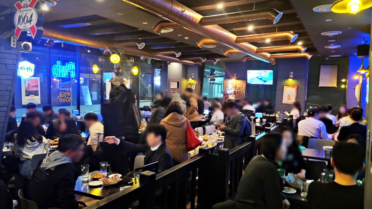 “뒤숭숭해도 힘내야죠”…외식업계, 연말특수 다시 잡는다