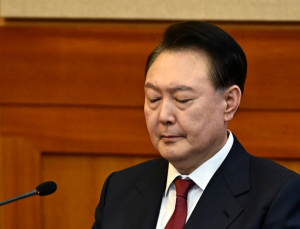 북한, 尹 대통령 구속 기소 보도…“구속상태로 법원에 끌려다녀”