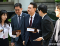윤석열, 3차 공판…“총 쏴서라도 문 부수라” 증언에 진실공방