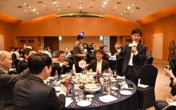 ‘승부’ 실제 주인공 이창호 건배사…중국 없는 LG배 개막 [바둑]