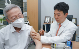 RSV 백신 ‘아렉스비’ 국내 접종 시작…다음달부터 전국 확대