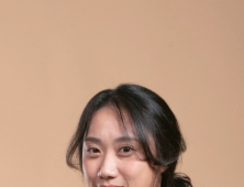 규제의 무게, 기업의 미래는 견딜 수 있나 [데스크 창]