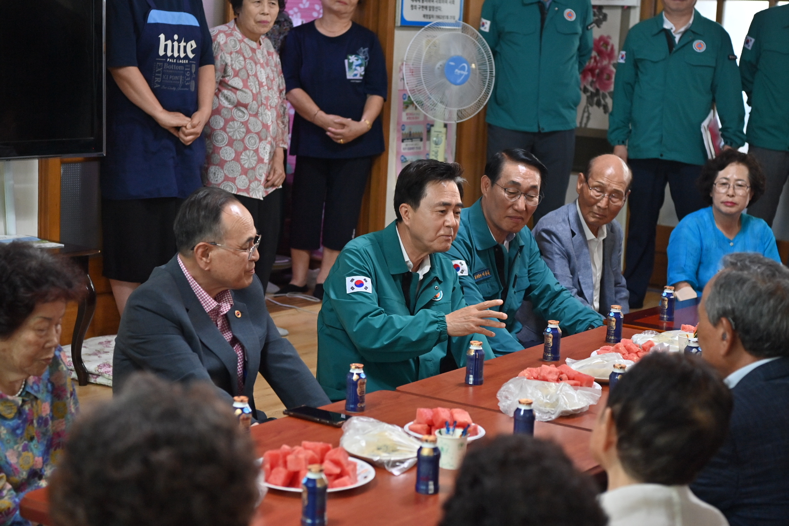 <b>김태흠</b> <b>지사</b>, 홍성·공주 찾아 <b>무더위쉼터</b> 폭염 대응 점검