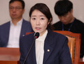 여론에 막힌 이진숙, 정치리스크 피한 강선우…무엇이 갈랐나