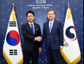 ‘차기日총리 1순위’ 고이즈미 농림수산상‚ 조현 외교부 장관 면담