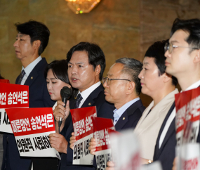 與‚ ‘송언석 망언’ 규탄 피켓팅 돌입…“대충 넘어가지 않을 것” [쿠키포토]