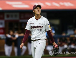부상에도 키움 위하는 안우진, 1군 엔트리 등록…남은 7경기 더그아웃서 동행