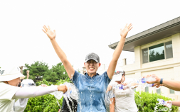손예지, 점프투어 16차전서 생애 첫 우승 [KLPGA]