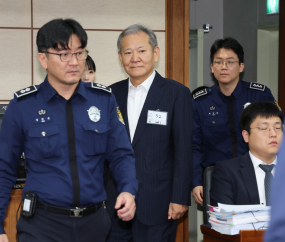 ‘내란 공모’ 이상민‚ 첫 재판 출석…파란 정장에 수형번호 ‘52’ [쿠키포토]