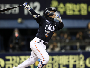 한화 타선, 1회부터 대폭발…문현빈·노시환 백투백 홈런 작렬, 4-0 리드 [KS2]