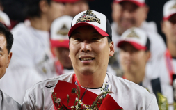 타율 0.529·PS 통산 안타 1위 ‘베테랑’ 김현수, 첫 한국시리즈 MVP 영예 [KS]