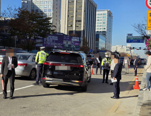 출근길 도로 임의 통제한 경기농협 신사옥 준공식...시민들 불편 호소