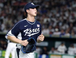 ‘현격한 수준차’ 日야구에 눌린 한국, 4-11 대패…일본전 10연패 수렁