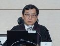 ‘단호 vs 절차’…이진관·지귀연 판사의 상반된 재판 스타일