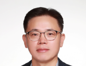 [인사] LG화학, 신임 CEO에 김동춘 첨단소재사업본부장 선임…신학철 용퇴