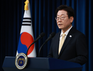 李 대통령, ‘계엄 1년’ 특별담화…외신 기자회견서 ‘민주주의 회복’ 설파
