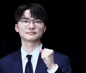 ‘페이커’ 이상혁‚ T1 잔류 “최고의 팀 명성에 맞는 대우 고마워” [쿠키포토]