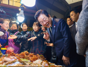 李대통령, 부산 부전시장 깜짝 방문…“먹고사는 문제 해결 최우선”