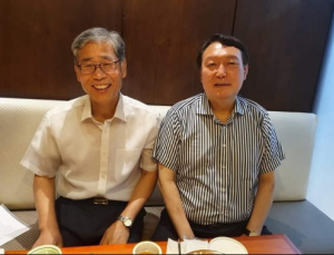 ‘尹 멘토’ 신평 “지방선거 출마 제의 받아…與 압승할 것 생각하면 고민”