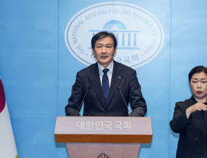 조국 “尹 대왕고래 예산이면 전 사병 복무 내내 통닭 먹어”