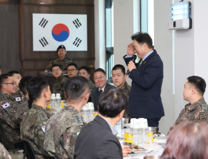 우원식 국회의장, 연말 맞아 육군 11기동사단 방문…“장병 있어 대한민국 건재”
