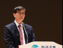 이창용 “유튜버만 ‘원화 곧 휴지조각’ 주장…1480원은 너무 높아”