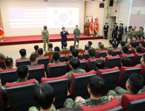 안규백 국방부장관, 새해 첫 현장행보로 한미연합사 방문