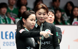 ‘당구 여제’ 김가영 6세트서 패배…PBA 1위 경쟁 ‘끝까지 간다’