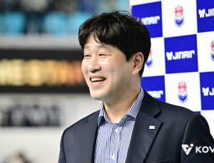 흥국생명 만나는 김종민 도로공사 감독 “5세트 준비하고 왔어요” [쿠키 현장]