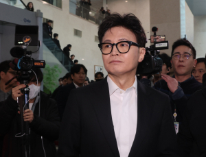한동훈 “당 이끌던 정치인으로서 송구” 공식 사과…‘당게 징계’엔 “정치 보복”