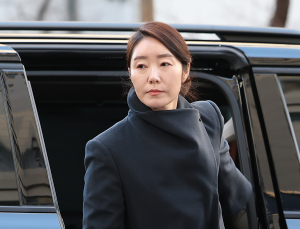 ‘공천헌금 1억원 의혹’ 강선우, 첫 경찰 조사