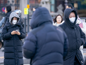 ‘강추위 지속’  월요일 아침도 꽁꽁…일부지역, 눈 또는 비