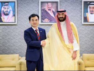 안규백 장관, 사우디 방산외교 나서…“DMZ 유엔사 공동관리 생각 없다”
