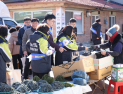 [포토] 박상수 삼척시장, 설 명절 앞두고 도계오일장 현장 방문